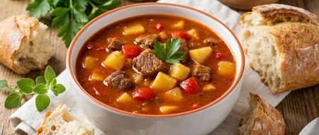 Kräftige Gulaschsuppe Kräftige Gulaschsuppe