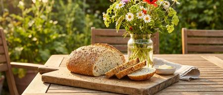 Saftig-würziges Wildkräuterbrot Saftig-würziges Wildkräuterbrot