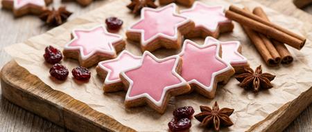 Zimtsterne mit Kirschen Zimtsterne mit Kirschen